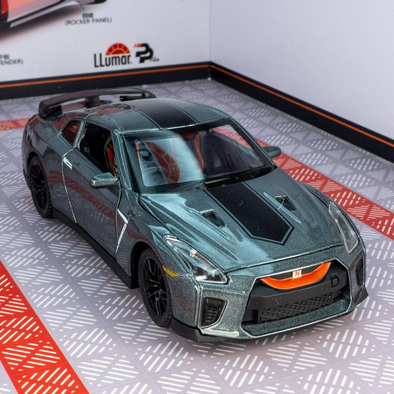 1/32 Adatto per GTR R35 50th Anniversary Mold Toys Car Toys Modelli di auto Giocattoli in metallo Serie di auto Giocattoli pullback per bambini