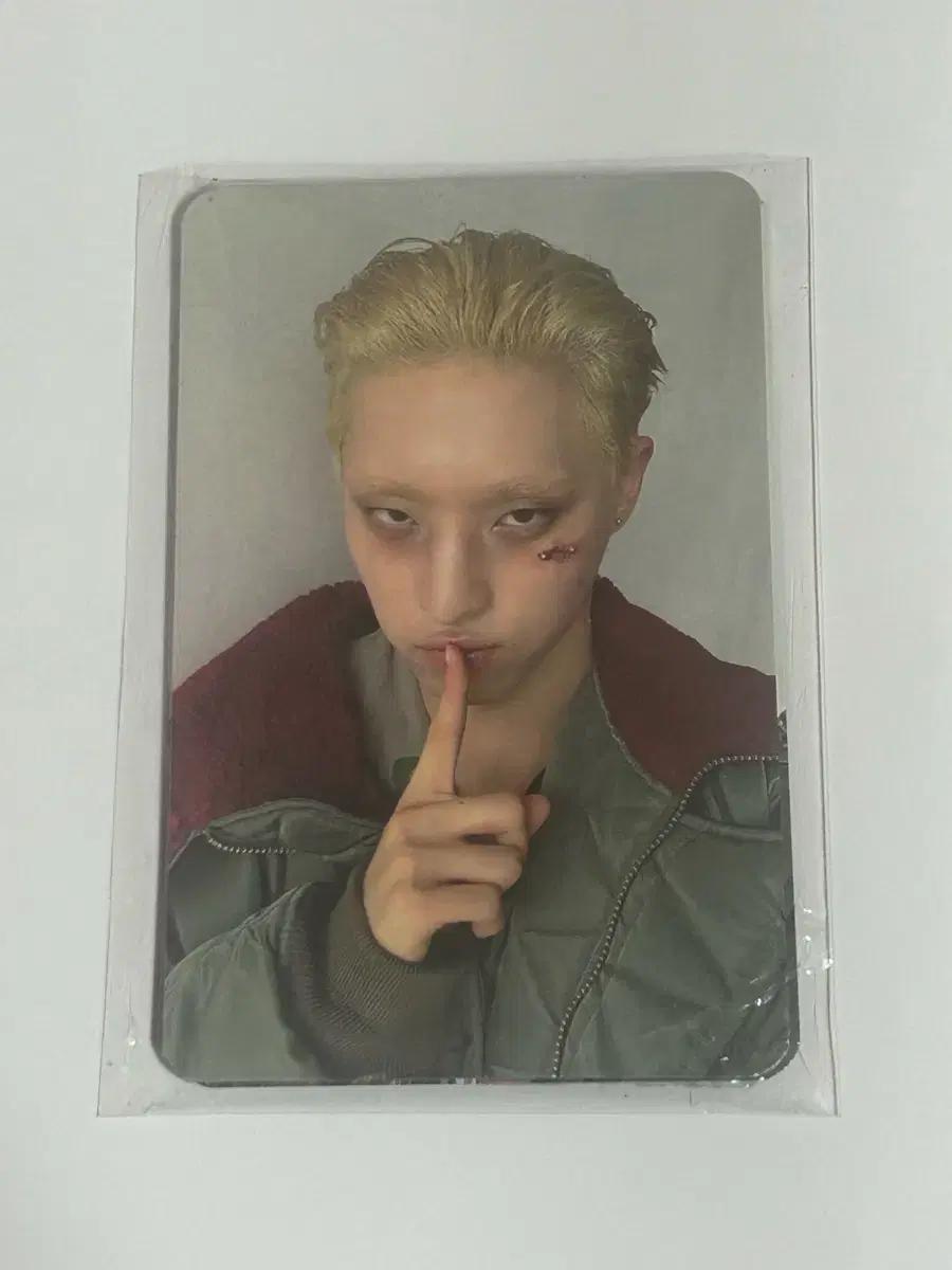 

Biwon Harmony Hero Catch Photo Card