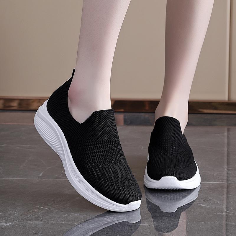 Women's Shoes Are Breathable and Comfortable To Step On, with a Fly Woven Mesh for Lightweight and Breathable Casual Sports Shoes for Children
