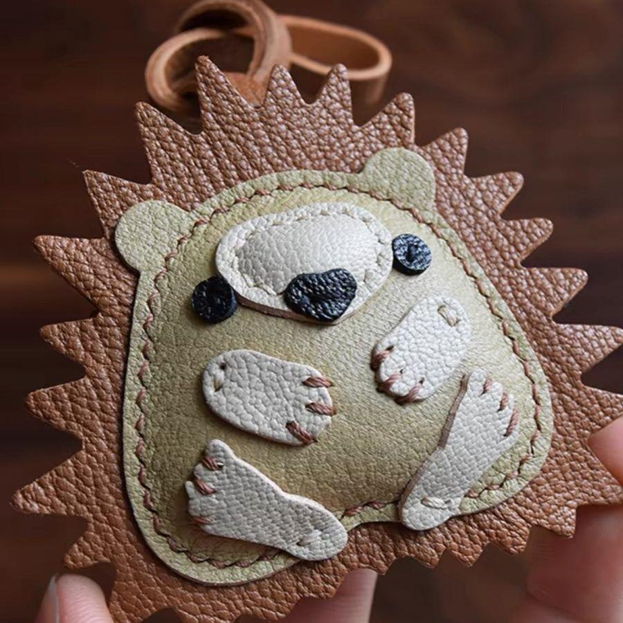 

Брелок ручной работы из натуральной кожи в форме милого ежика, простое украшение для ключей от машины, подарок