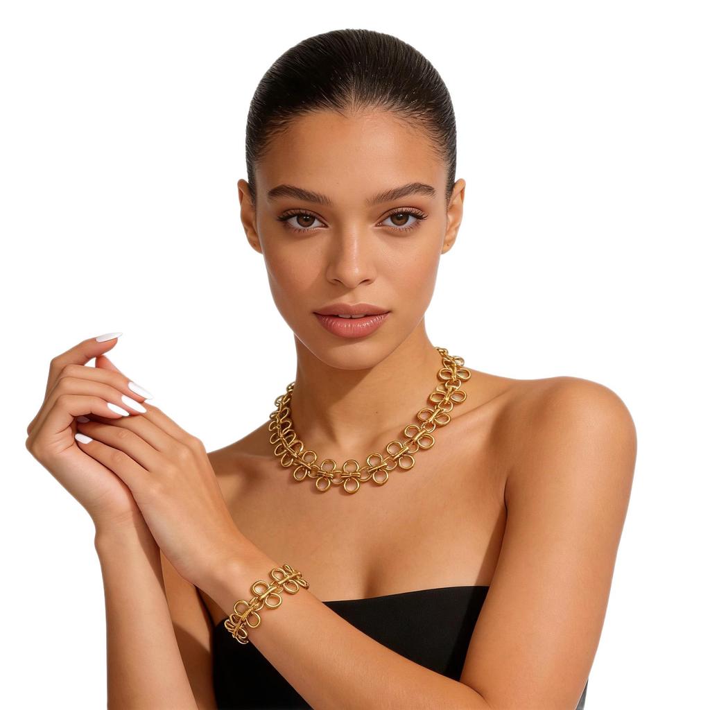 Gold-Plated Four-Leaf Clover Clavicle Necklace - Elegant European & American Fashion for Women