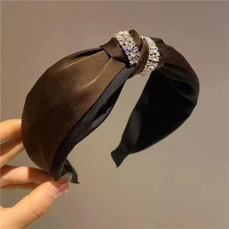 Luxury Autumn/Winter Hairband for Women - Elegant Wide-Brimmed Skull Top Clip for Hair & Face Wash.