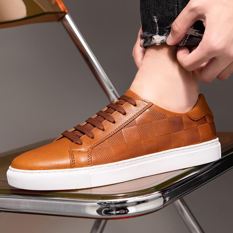 Herrenschuhe aus Rindsleder der ersten Schicht, Frühling und Herbst, Business-Board-Schuhe, Herren-Leder, geprägte Freizeitschuhe, Retro-Kleinlederschuhe