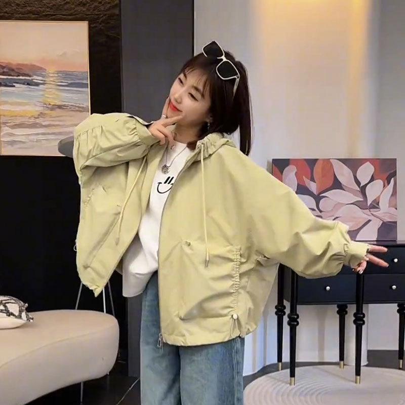 2025 Dámská bunda ve stylu korejského ležérního jednobarevného větruodolného s kapucí