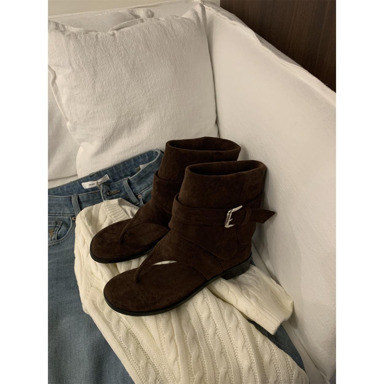 

French Roman casual toe sandals women s summer new soft leather fashion belt buckle flat bottom hollow cool boots 38 темно-коричневого кольору