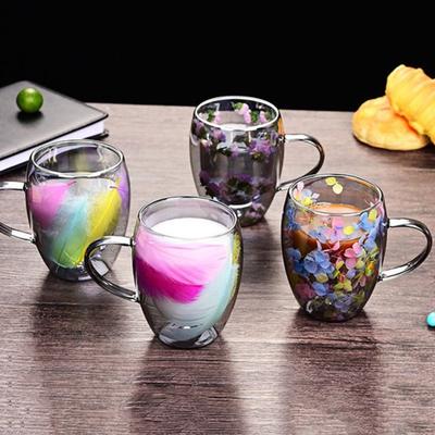 Dubbelväggig glasmugg för kaffe med handtag Hög borosilikat värmebeständig kopp Färgglad petaldesign Varma kalla drycker Latte Te Juice Isolerad kopp