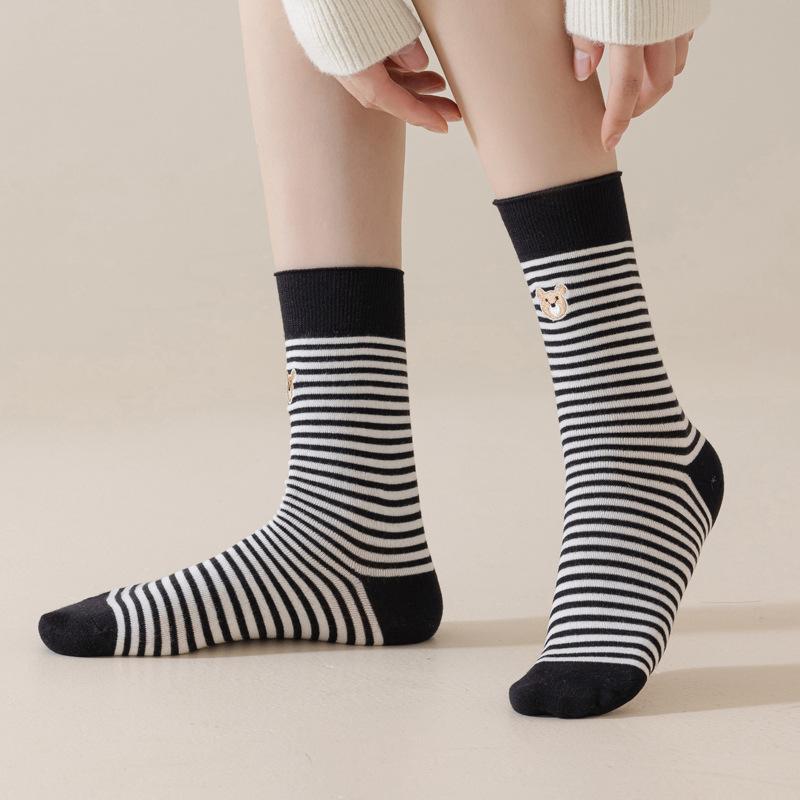 5/10 Pairs Casual Autumn Winter Embroidered Socks for Women Cute Cartoon Bear Mid Calf Socks Academic Style Striped Sweat Absorbing Cotton Socks