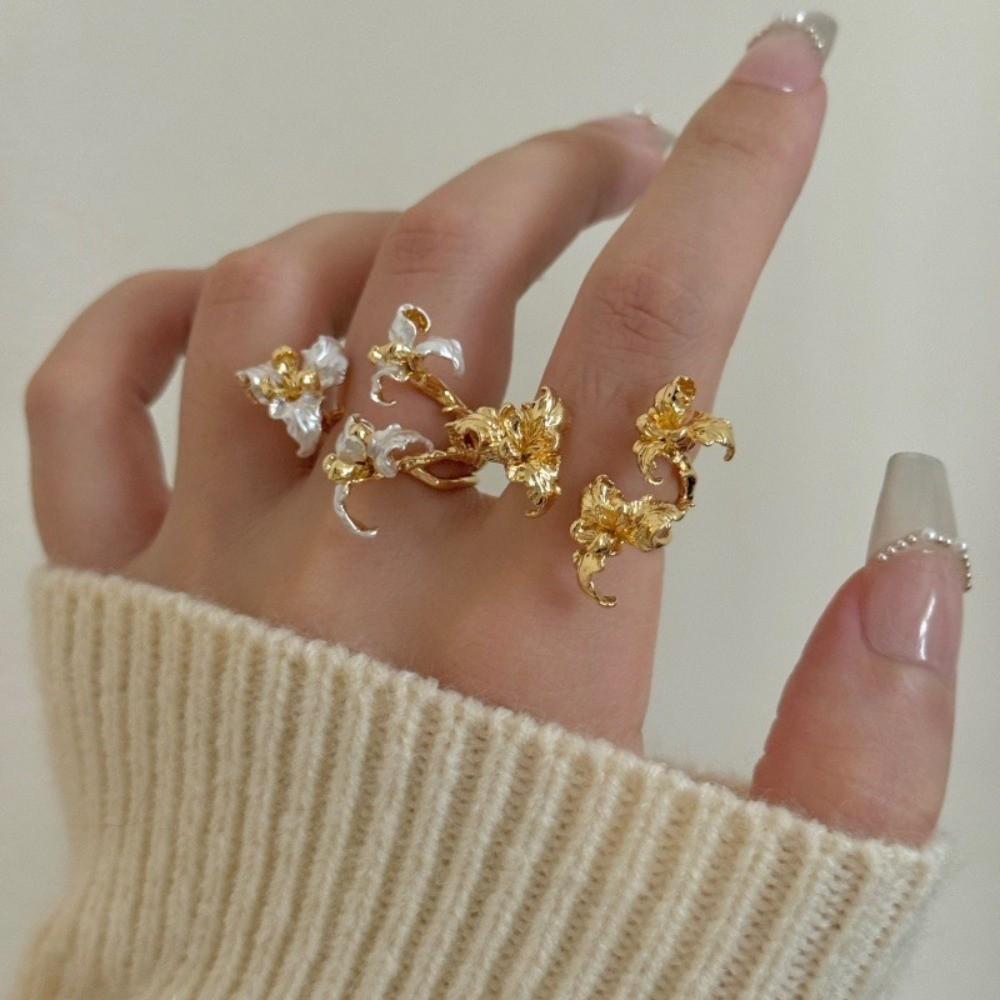 Adjustable Chinese-style Ring Elegant Metal Material Floral Stacking Ring Drip-glaze Finish Two-tone Design Open Ring