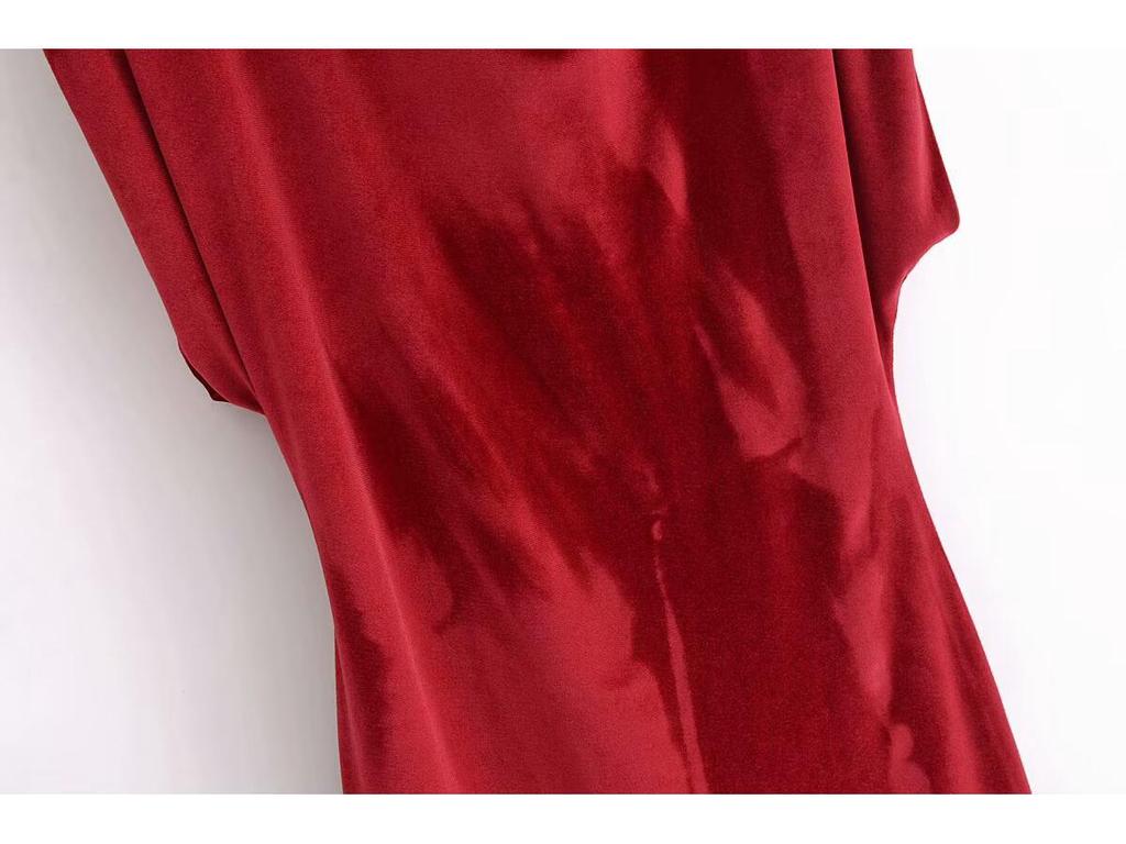 2024 Winter Women's European & American Fashion Velvet Dress with Shoulder Pads