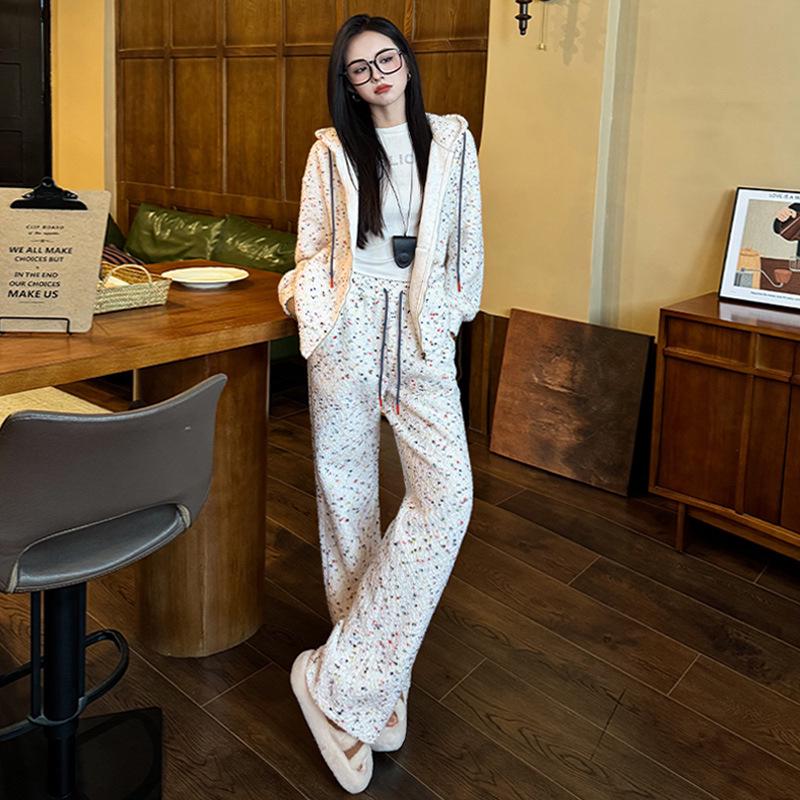 

2026 New European Chic Women s Casual Sportswear Set: Hooded Cardigan & Age-Reducing Two-Piece for Spring/Autumn. Small