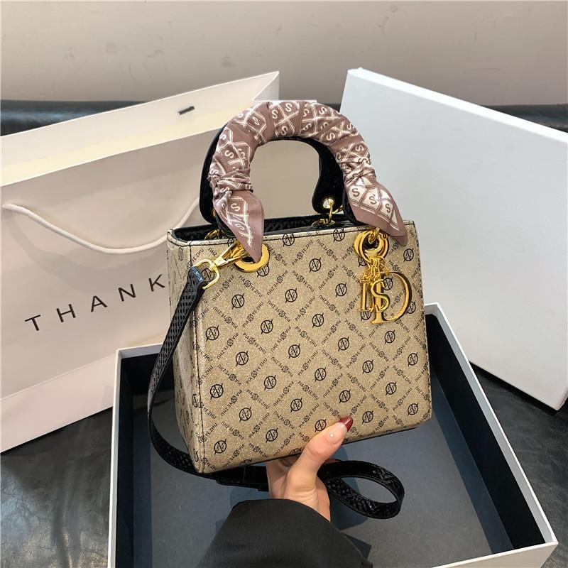 Neuer modischer Seidenschal kontrastierende Tasche tragbare Schulter diagonal zu tragen trendige Damentasche