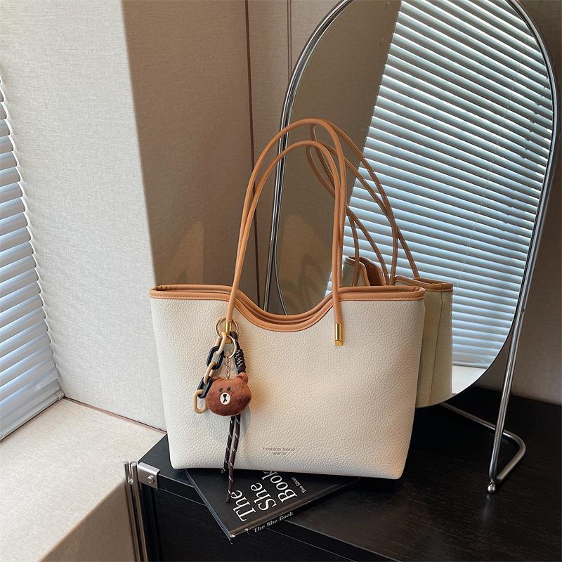 2026 Summer Fashion Trend Large Simple Texture Tote Bag with High Capacity