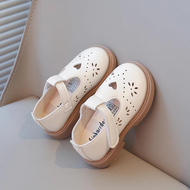 Girls Leather Shoes Heart Hollow Princess Sweet Classic Cut-outs Breathable T-strap 2025 Spring Summer New Kids Flats Chic Soft