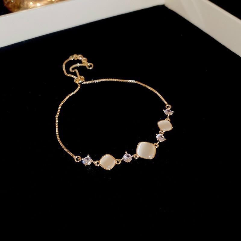 Exquisite Zirconia Star Flower Bracelet: Fashionable, Versatile, and Elegant Women's Hand Jewelry
