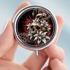Tragbare Pillendose mit 3 Fächern, Mini-Metall-Medikamenten-Organizer-Etui, Niedlicher bedruckter Pillenbehälter für Vitamine, Pillen, Schmuck, Reisen, Tägliche Anwendung