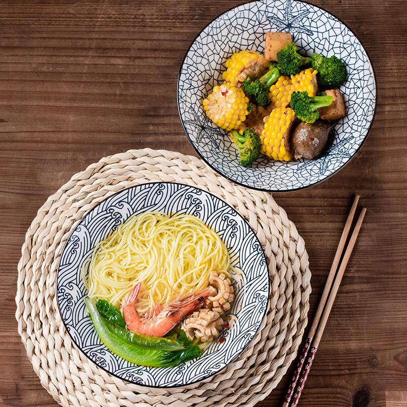 Japanische minimalistische konische Keramikschüssel für Salate und Nudeln