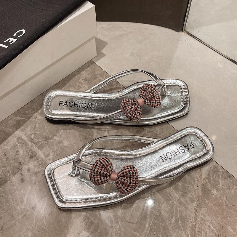 Fairy Style Flip-flops Female Summer Wear Flat-bottomed Seaside Beach Sandals Female Shoes 2025 New Pinch Foot Cool Slippers