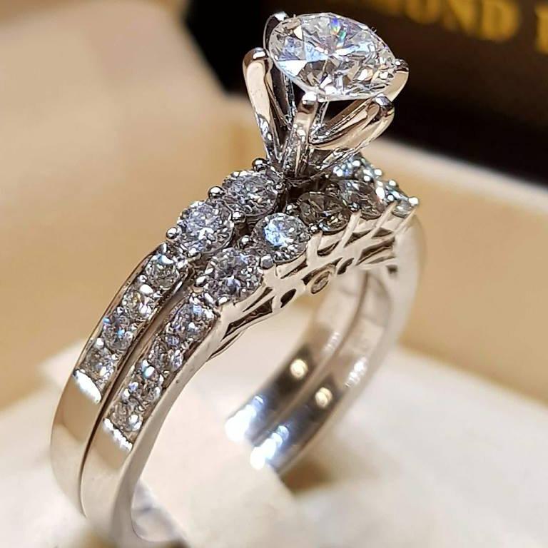 

Yiwu Three Heroes Fashion Couple Rings - Trendy Jewelry Collection Size 8