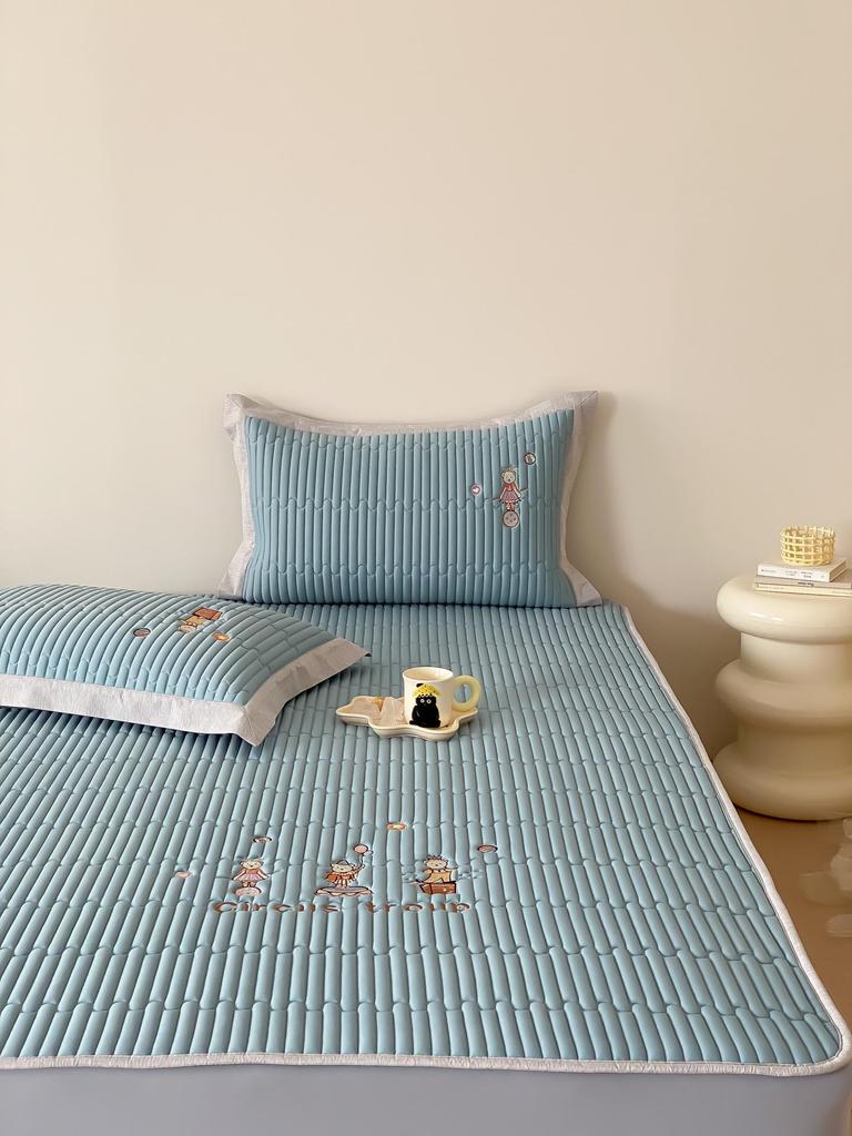 Class A Summer Cooling Cartoon Ice Silk Quilted 3-Piece Mat Set with Fitted Sheet