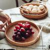 Handgewebtes Rattan-Aufbewahrungstablett mit Holzgriff, runder Weidenkorb, Brot-Lebensmittelteller, Obstkuchen, Bestecktablett, Abendessen-Tablett