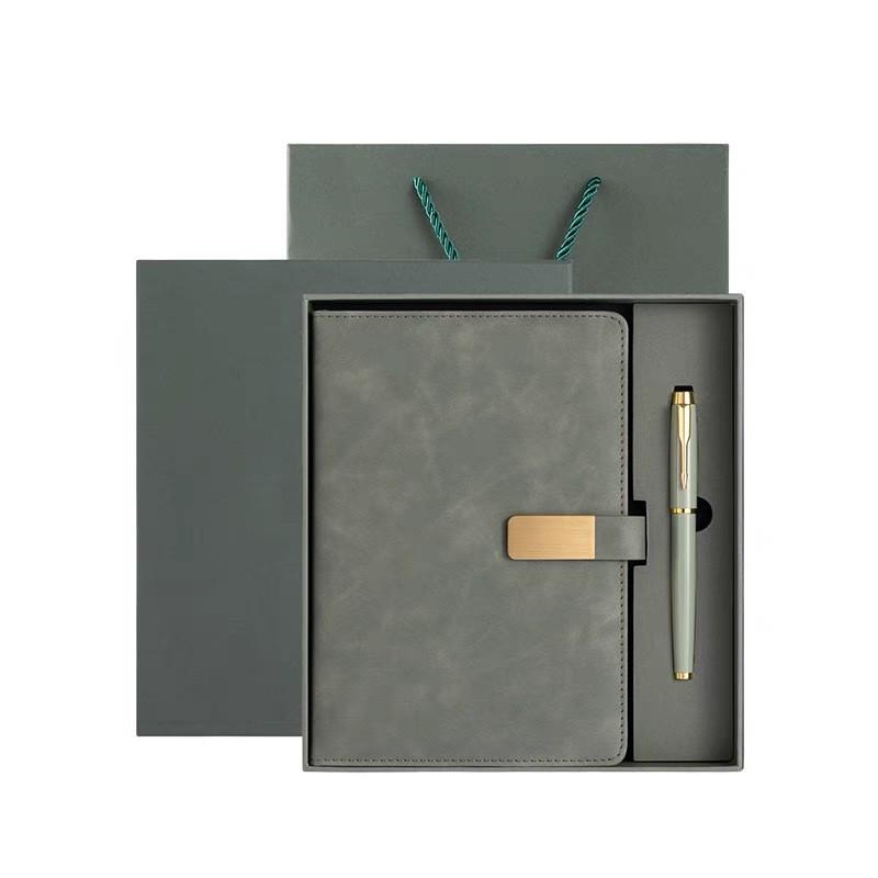 Taccuino da Lavoro in Pelle Formato A5: Diario con Fibbia Magnetica e Stampa Logo - Elegante Scatola Regalo per Riunioni d'Ufficio