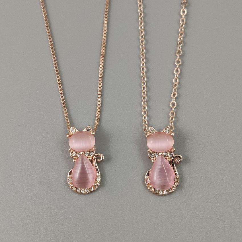 Korean Style Rose Gold-Plated Cat Pendant Necklace with Natural Pink Fluorite Crystal, Clavicle Chain Jewelry for Women