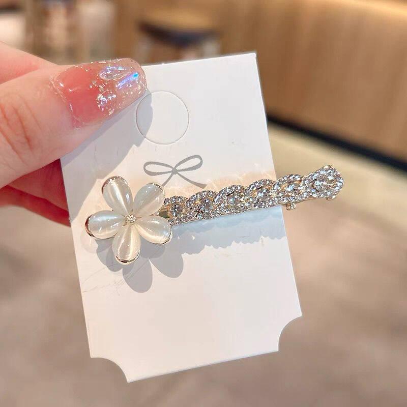 Luxury Rhinestone Cat Eye Flower Hair Clip for Women
