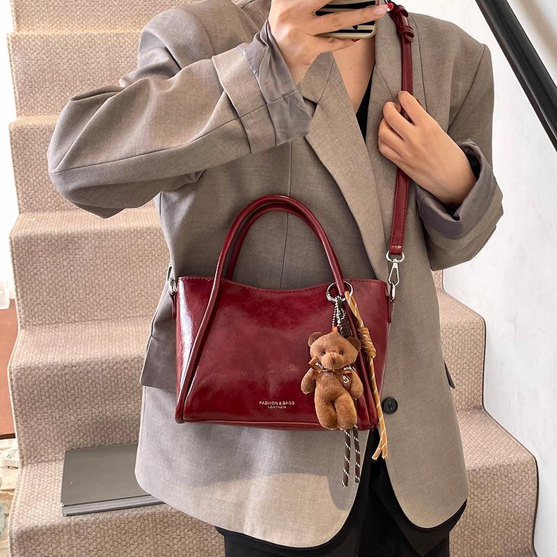 Versatile Hand Bucket Bag Winter Retro Fashion Shoulder Bag Premium Versatile Tote Bag