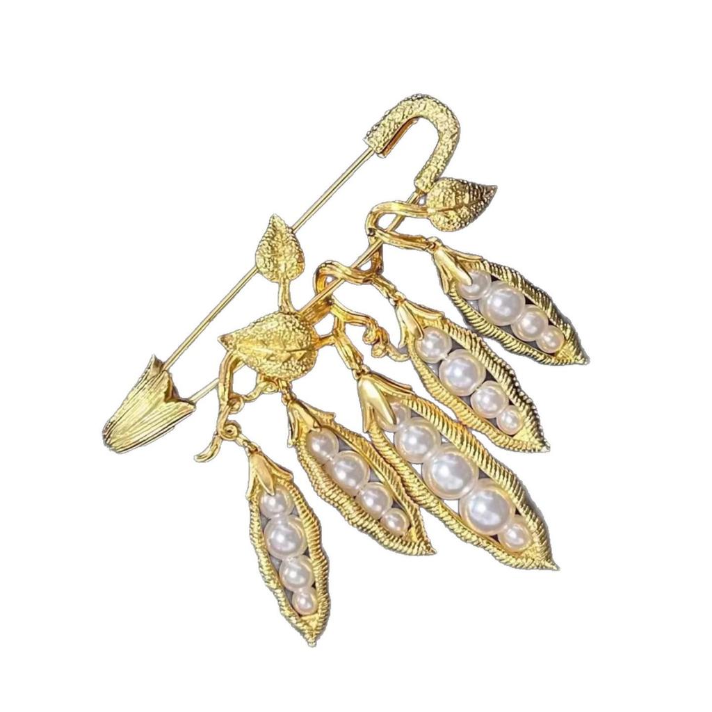 Broche à pompon Gousse de pois perle dorée: Épingle Rétro Élégante pour la Mode Féminine