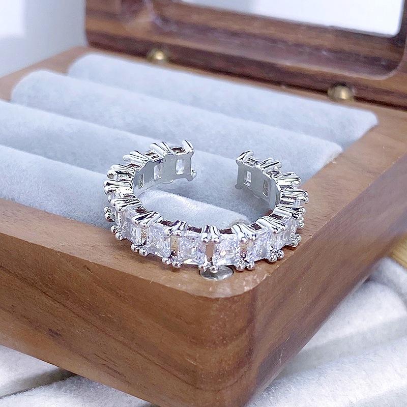 Bouquet Diamond Ring Light Luxury Pigeon Egg Zir*****Pen Ring Femininity Row Diamond Stack Wearing Bamboo High Sense Ring