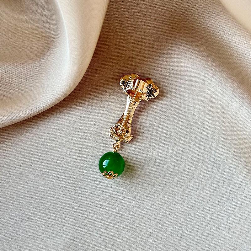 Chinese retro metal three-dimensional relief fringed jade ruyi brooch court style clothing brooch