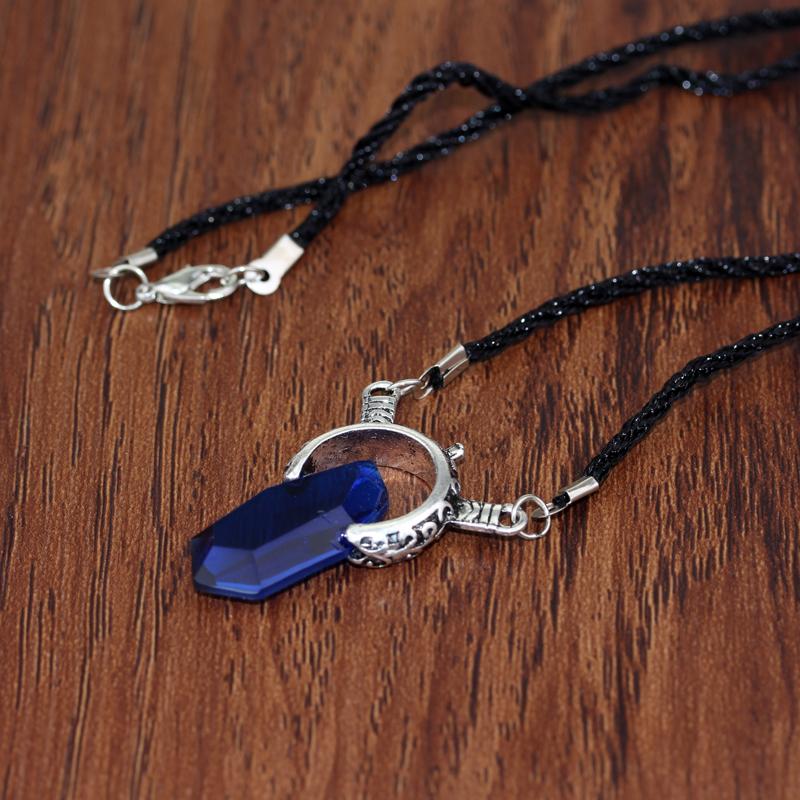 Collana Ciondolo alla Moda DMC Devil MayCry 5 Dante Gemma Rossa Blu Collane Cosplay Catena Lunga di Corda Regali Vintage per Donne Uomini