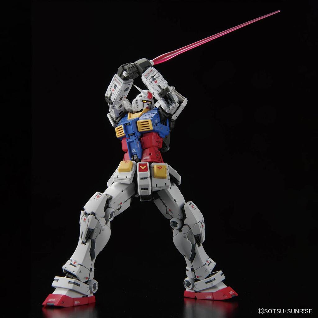 [RG] 1/144 RX-78-2 Ver.2.0 Plastic Model Kit (1/144 Scale, Pre-colored)
