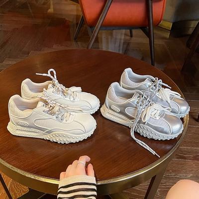 Édition Été et Automne~ Chaussures de sport et de loisirs à semelle souple pour femmes 2025 style de navettage délicat été nouvelle chaussure blanche à semelle épaisse à la mode