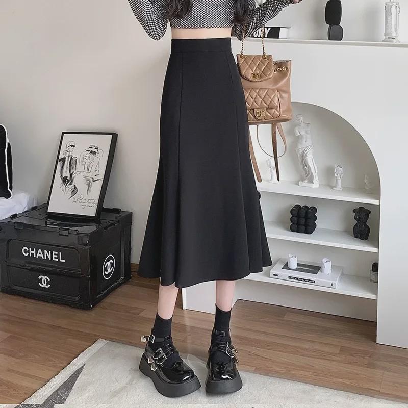 Schwarzer High-Waist-Fischschwanzrock für Damen – Slim Fit, mittellang, birnenförmig, Frühling & Herbst 2024.
