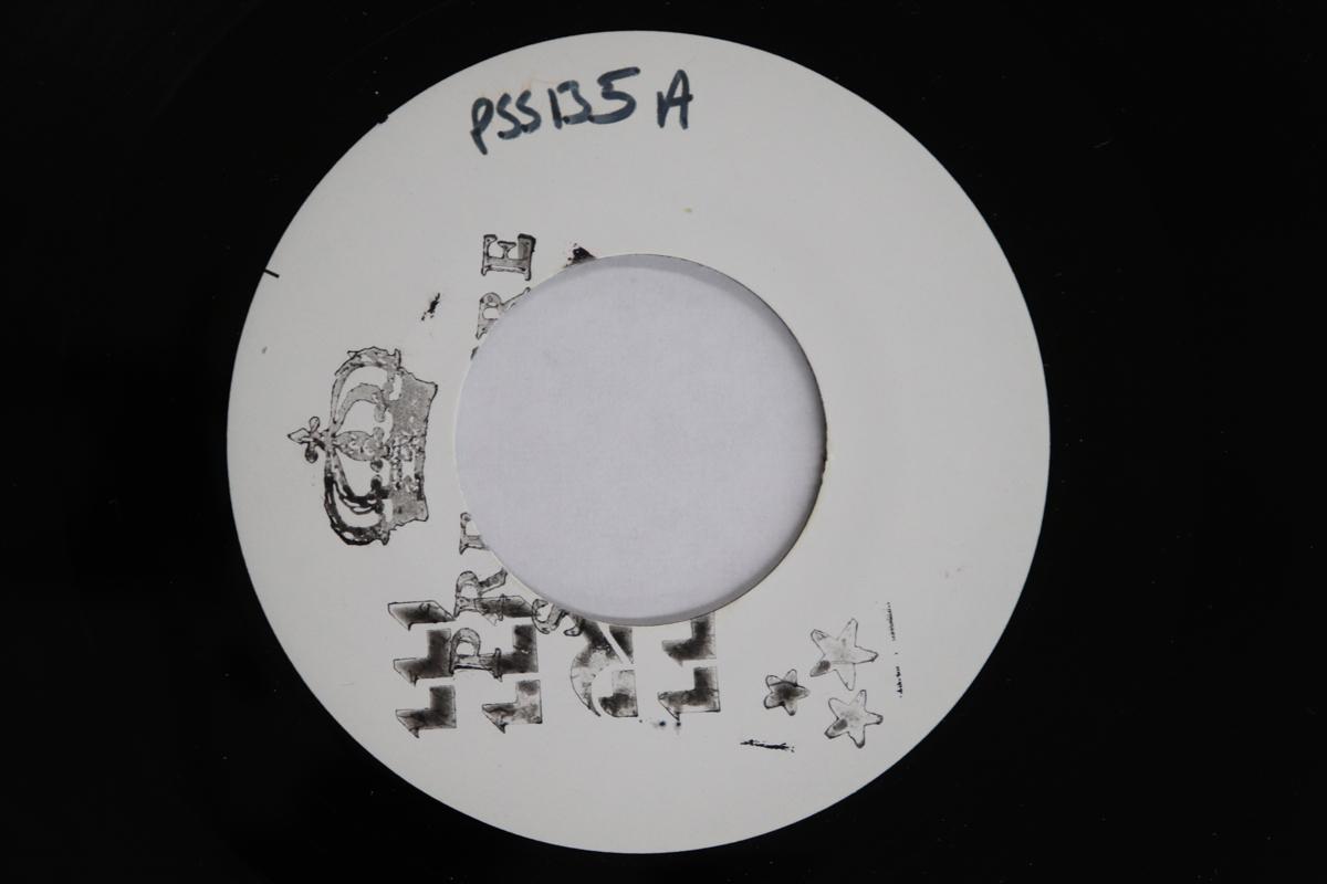 

7inch Record PHILLIP FULLWOOD - Love Everyone / Thanks & Praises PSS135 NOT ON LABEL/ P 2018 UK Reggae, Ska & Dub Used