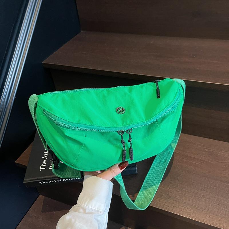 New niche versatile largecapacity shoulder bag going out for leisure popular men's and women's messenger bags baguette bags