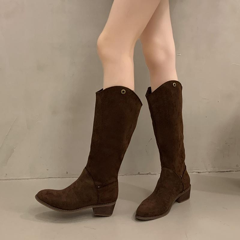 

Модные высокие модные ботинки Женские модные ботинки Заостренный носок Замшевый рукав С заклепками Нескользящие Износостойкие На блочном каблуке 42 коричневый