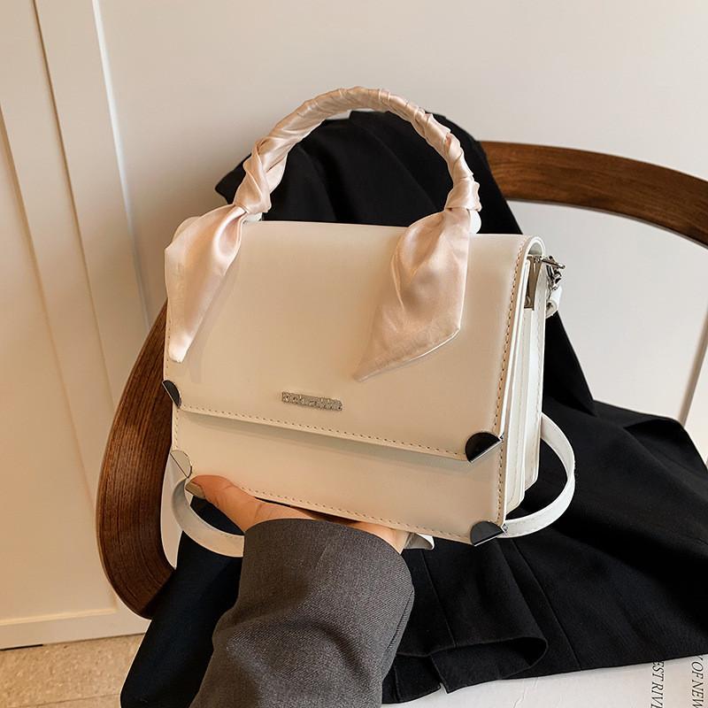 Modische PU-Schultertasche im Vintage-Stil für Damen mit schickem Schal in Schwarz, Rosa, Weiß, Grün, Blau und Khaki