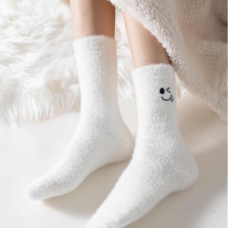 Kvinners vintermink fløyel lange gulvsokker Tykke plysj bomullssokker Fashion Expression Pack Søte mellomrørsokker damesokker