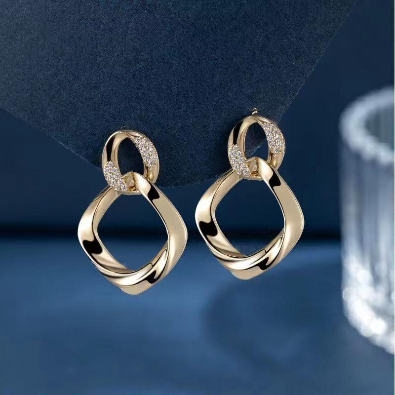 2023 Trendy Double-Layer Interlocking Micro-Paved Diamond Earrings: Exquisite Versatile Stud Accessories for Women.