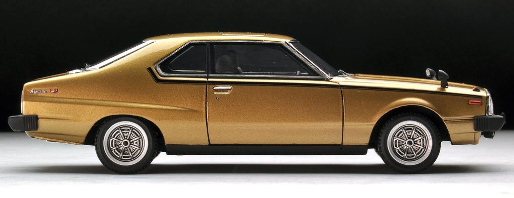 Ignition Nissan Skyline Golden Car Finished Product model×TOMYTEC 1/43 T-IG4307 2000GT-ES