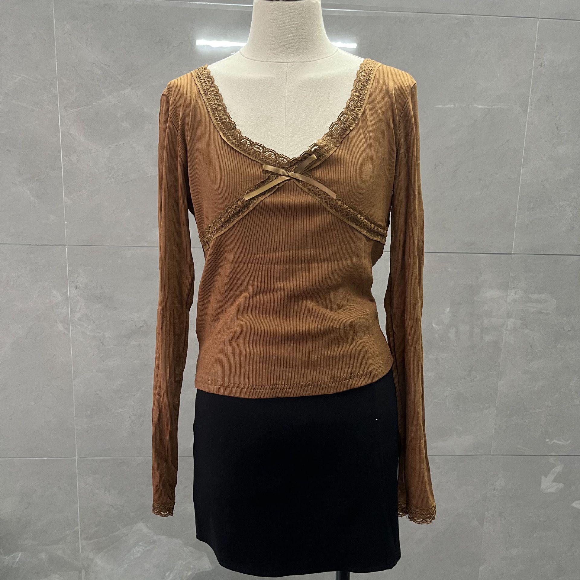 

Елегантна мереживна футболка з V-подібним вирізом та довгим рукавом, що облягає фігуру, для жінок M (about 105 lbs)