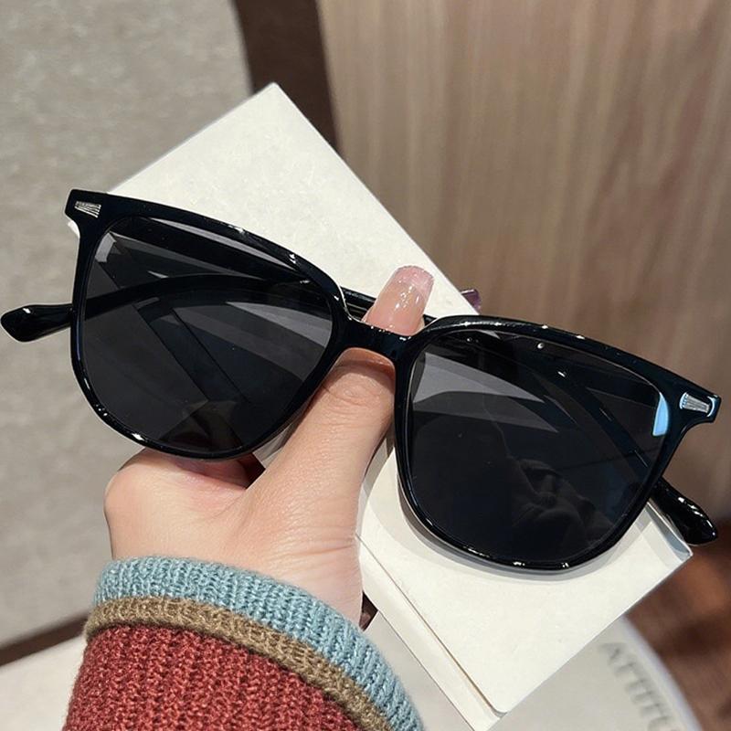 Trendy Square Sunglasses for Women Classic Vintage Retro UV400 Eye Protection Riding Sun Eyeglasses Men Latest Trend Outdoor Use Driving Glasses