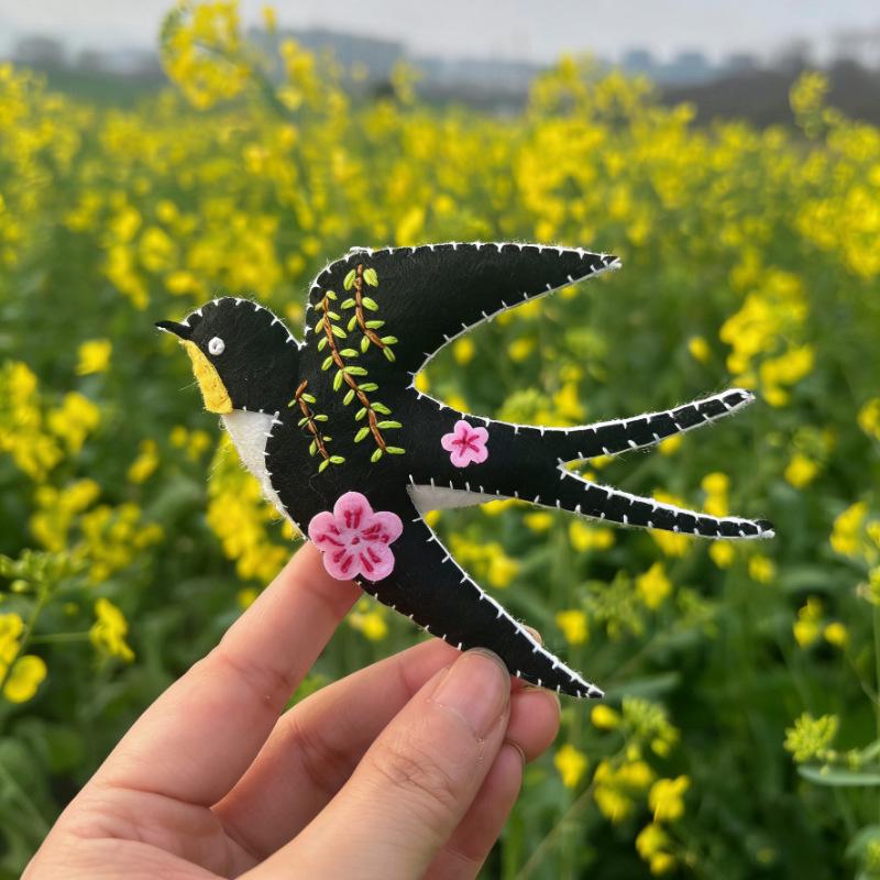 

Handmade Swallow Pendant DIY Kit: Spring Bag Charm - Cute Gift for Couples or Best Friends Non-woven Swallow Pendant DIY Pack [Set of 1]