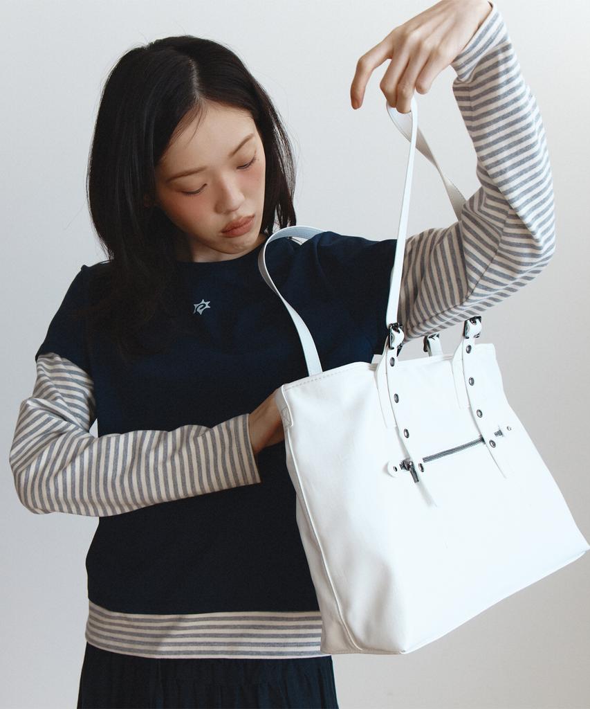 Sunlit Glossy Buckle Bag (White)