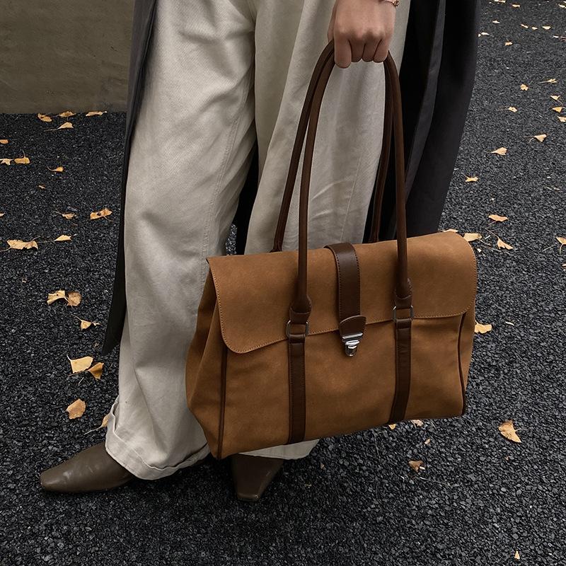 

New Suede Shopping Shoulder Bags for Women Light Luxury Handle Bag Office Texture Simple and Versatile Commuter Messenger Bags коричневий