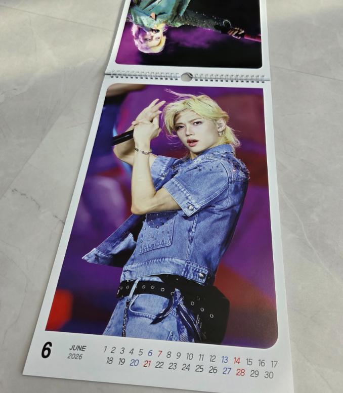FELIX 2026 Wandkalender – K-POP Fanartikelen (Willekeurige afbeeldingen, sticker inbegrepen)