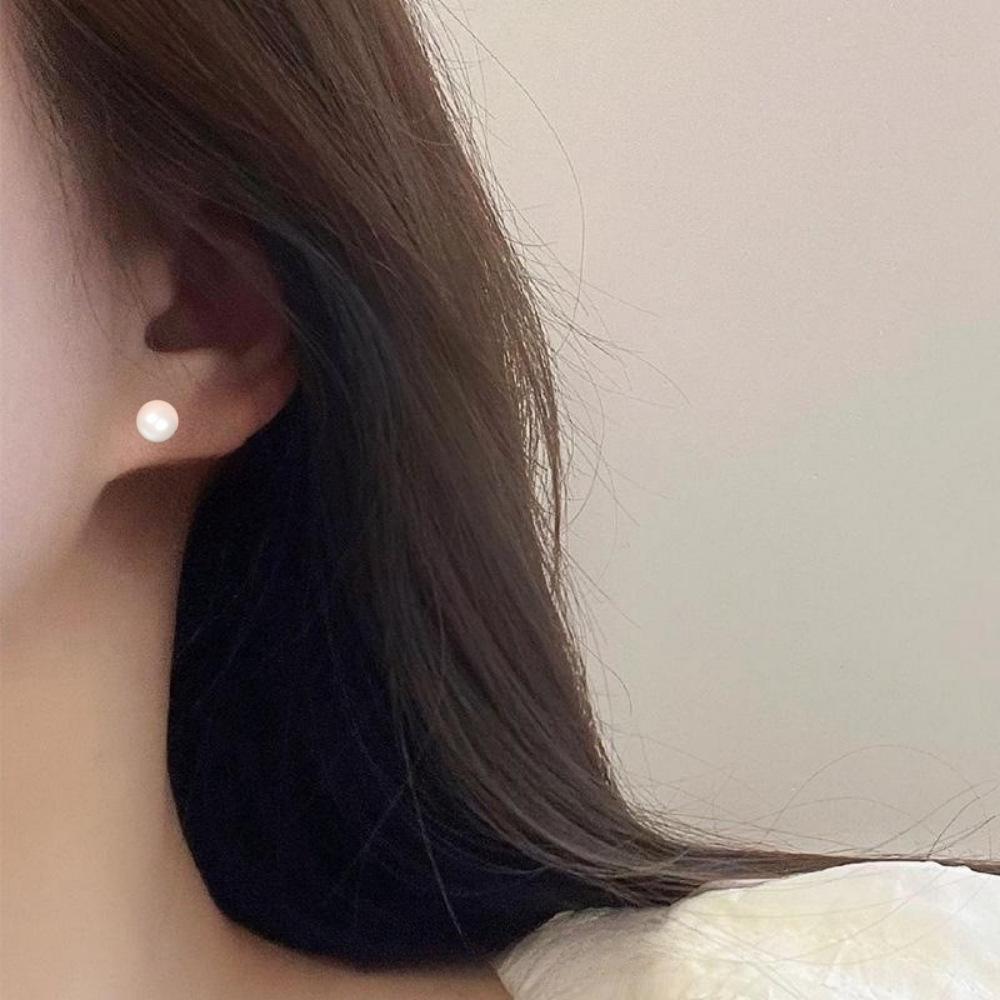 Les boucles d'oreilles à tige en perles d'argent sont petites et capricieuses, simples et polyvalentes, des boucles d'oreilles en perles antiallergiques et des boucles d'oreilles haut de gamme.