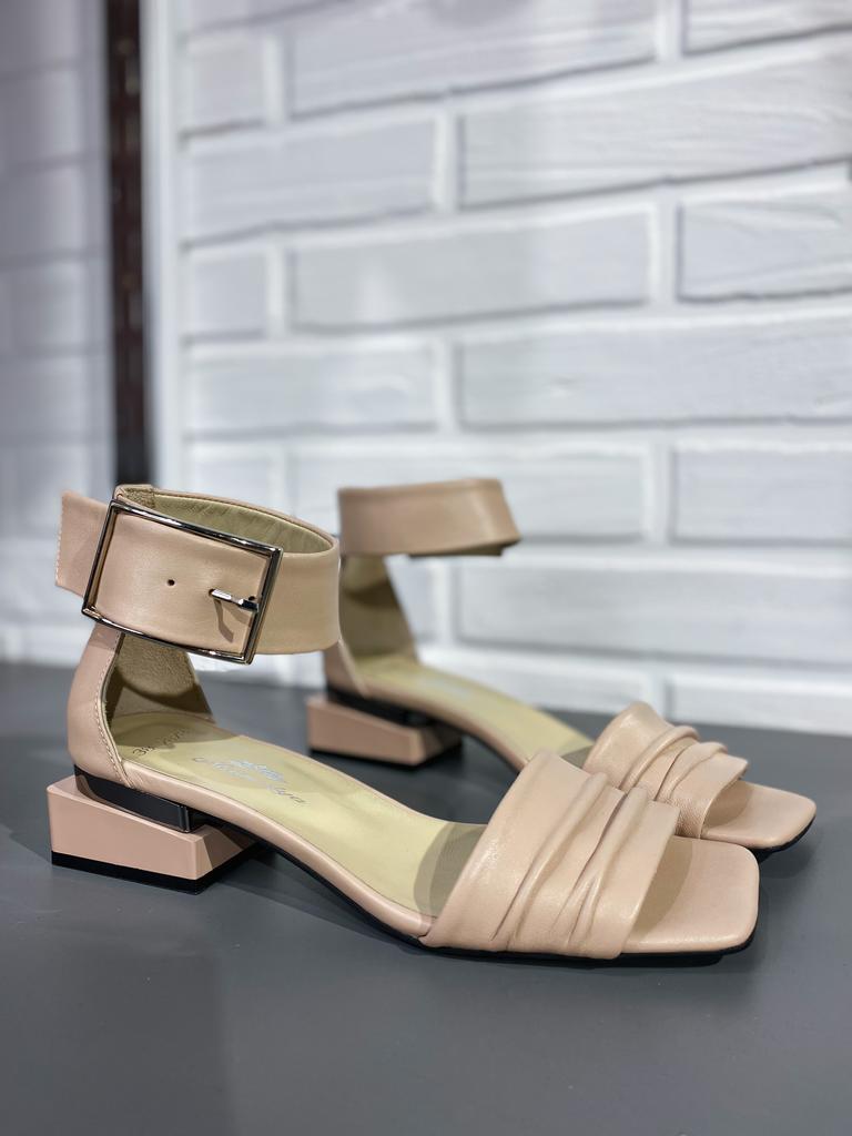 Sandals with Wide Buckle Magnolya 2878 36 Dark Beige Leather